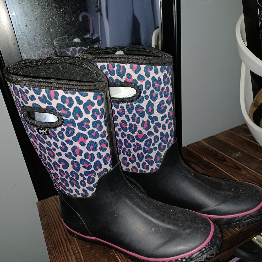 WTW (amazon)- Rainboots, size 9, pink leopard